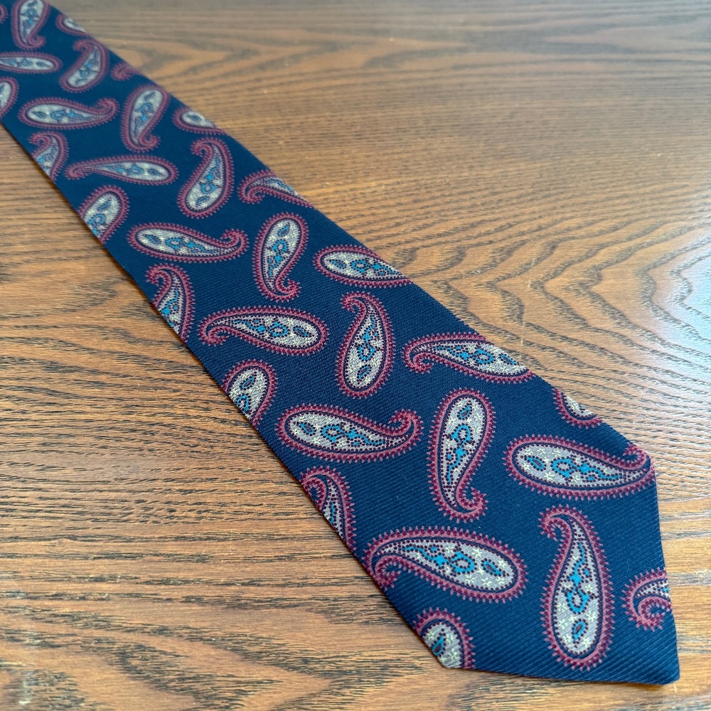 Burberrys London Neck Tie Silk Paisley Navy Blue Hand Sewn Vintage USA 57" EUC